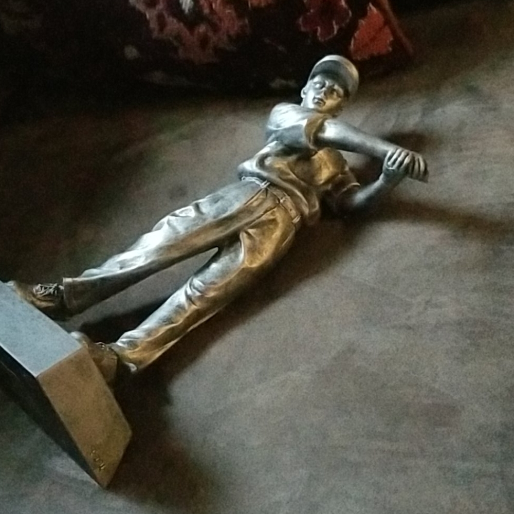 Male golf silver resin Trophy signed by Pdu 9inche